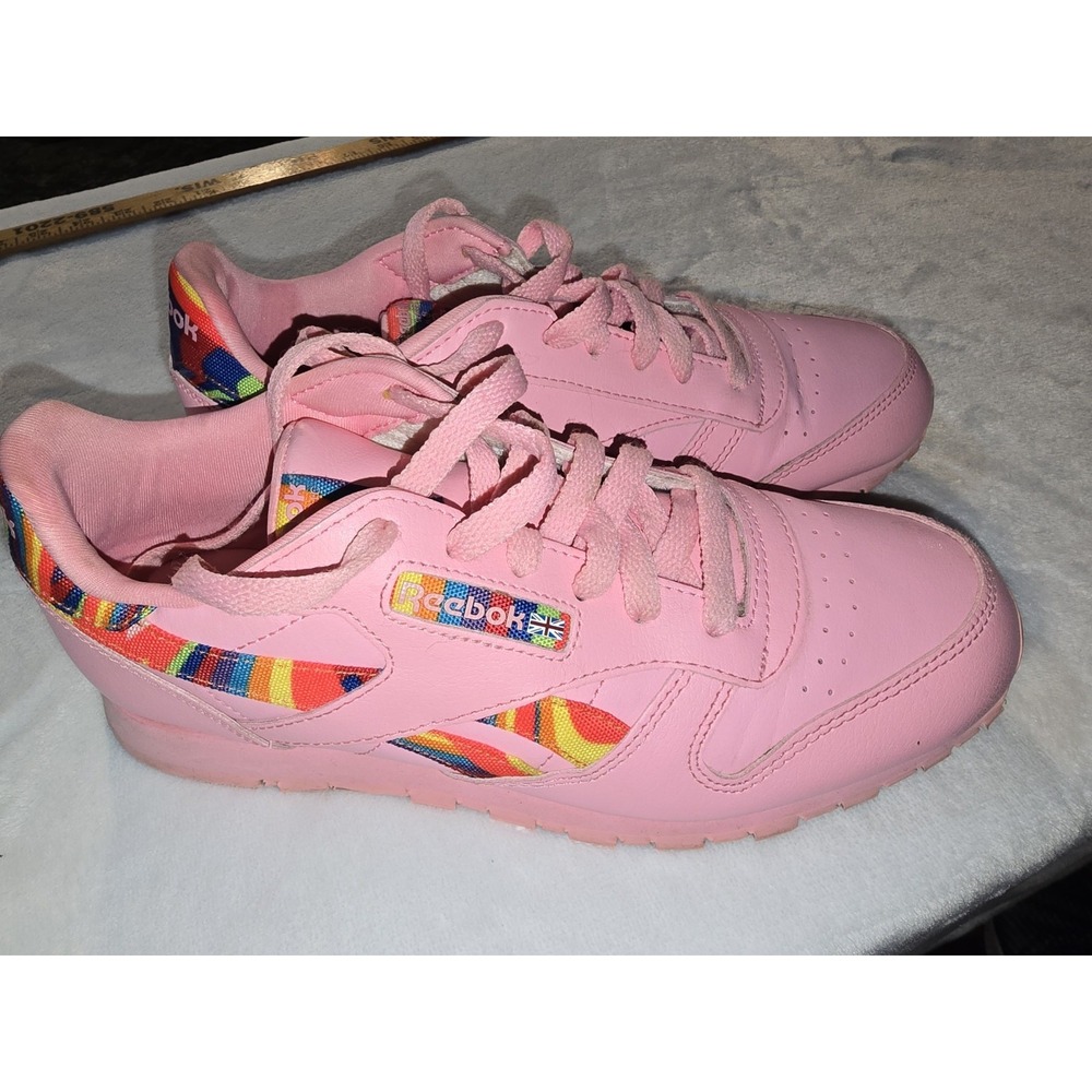 Reebok Sneakers Girls Y5.5 Pink Bubble Gum Rainbow Flag Leather Classic Shoes